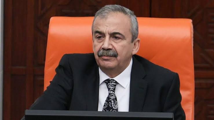 Sırrı Süreyya Önder Hayatını Kaybetti: Bir Devrin Şairi, Sinemacısı ve Vicdanı Aramızdan Ayrıldı